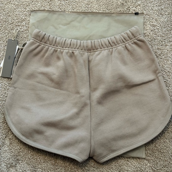 Fear of God Essentials Women's Shorts Smoke - Picture 7 of 9